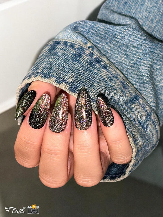 Witch Head Nebula-Flashing Disco Cat Eye Gel Polish