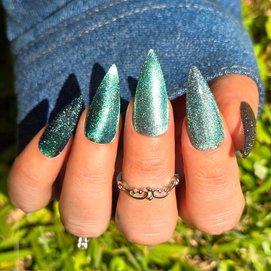 Tarantula-Flashing Disco Cat Eye Gel Polish