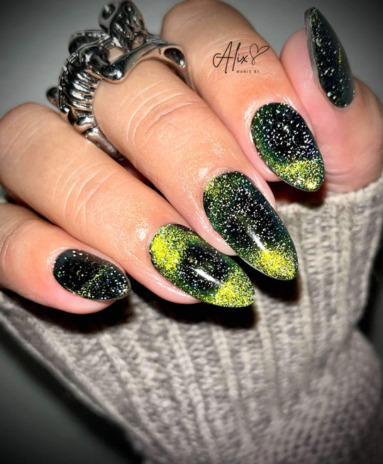 Ghost of the moon- Flashing Disco Cat Eye Gel Polish