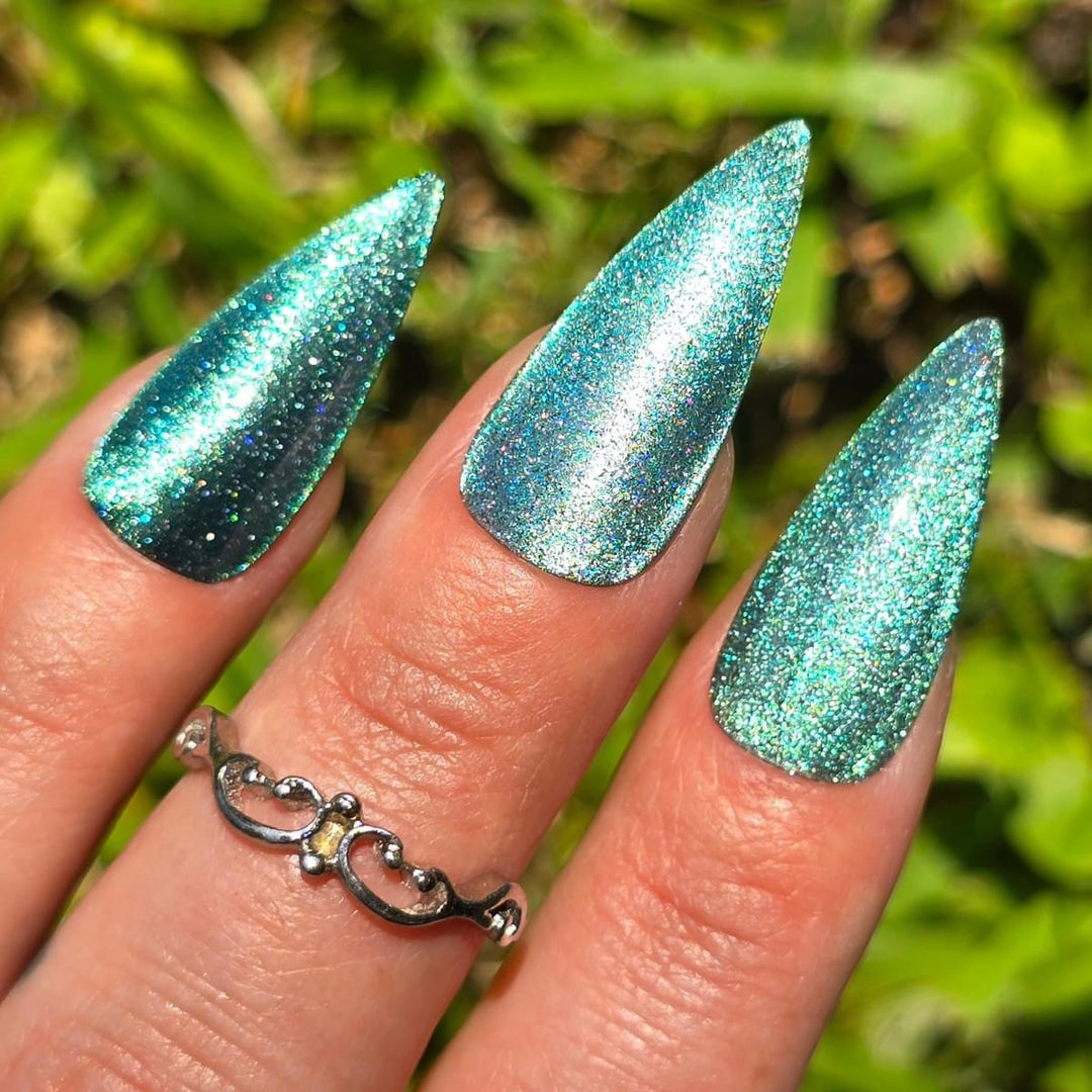 Tarantula-Flashing Disco Cat Eye Gel Polish