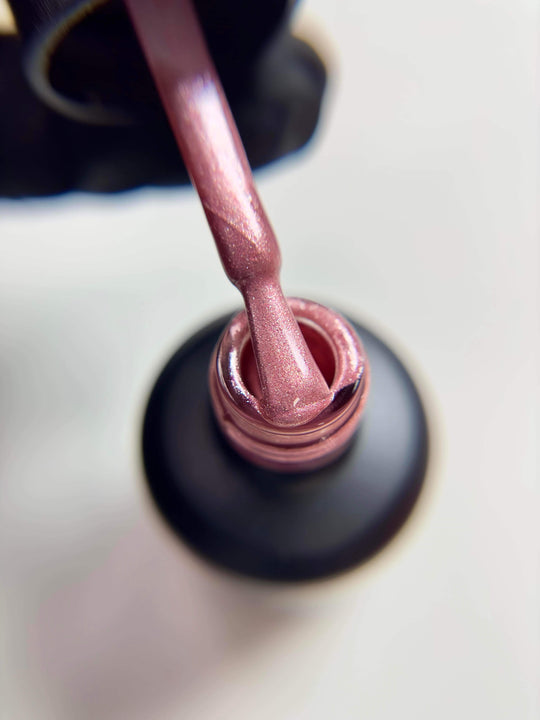 Cranberry Pearl- Pearlescent Cat Eye Gel