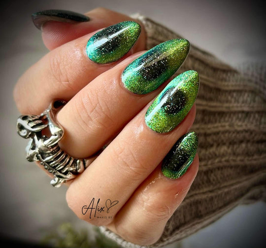 Ghost of the moon- Flashing Disco Cat Eye Gel Polish