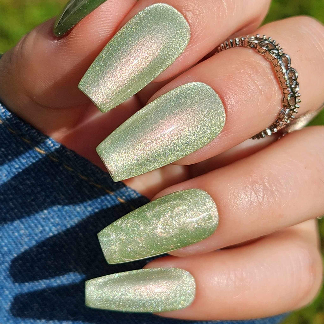 ight Green Pearl- Pearlescent Cat Eye Gel