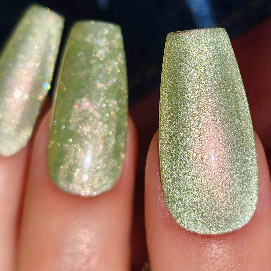 ight Green Pearl- Pearlescent Cat Eye Gel