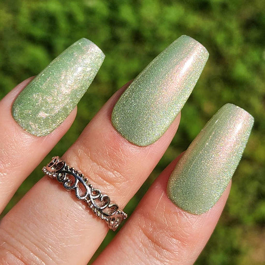 ight Green Pearl- Pearlescent Cat Eye Gel