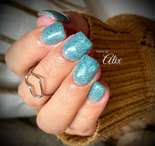 Jewel blue is a diamond glitter with a blue hue,