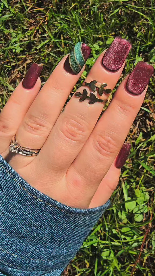 Deep plum-Ceramic Cat Eye Gel Polish